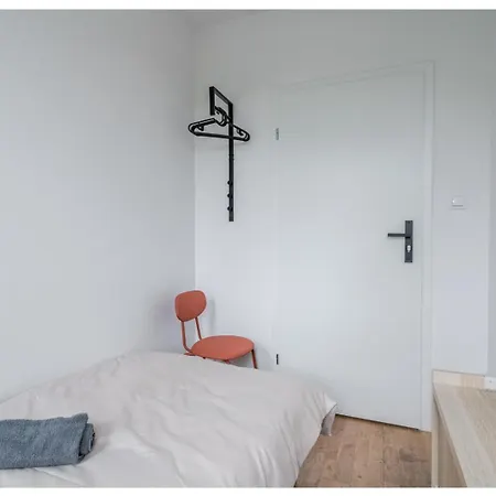 Hostel Room - 15 Min To Old Town Gdansk בית אירוח גדנסק